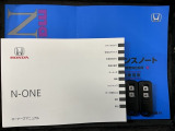 スマートキーは鍵をバッグに入れたままでもドアロックの開閉やエンジンのON・OFFができます。夜間や雨の日も鍵を探さなくて良いので便利です。