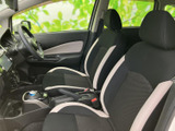 ドライバーの視界を妨げない、広々とした運転席。操作しやすい配置で、運転に集中できます。快適なドライビングをサポートします。