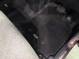 嬉しい純正フロアマット付き♪ 状態も良好です(^^♪