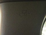 カーテンエアバックです。万一の側面衝突時にカーテンの様にレアバックが展開されます。(作動には条件があります。)