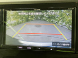 後方確認をサポートするモニター。駐車時の安全性向上に貢献し、狭い場所でも安心して運転できます。