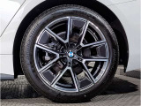 【BMWアロイホイル】軽量かつ強度に拘ったアロイホイル。走行性能ポテンシャルを引き出す設計。車の足元を引き締めてくれる大きなポイントはアロイホイルです。