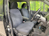 運転席まわりには十分なスペースがあり、大柄な方でもゆったり運転していただける環境です。