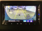 リアカメラ装備、運転に自信のない方でも安心して車庫入れができるリバース連動リアカメラが装着されています。狭い駐車場はもちろん、雨の日や夜間でもストレスなく運転していただけます。