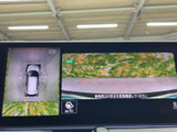 狭い場所での駐車も安心。後方の状況を画面で確認できるので、安全に駐車操作が行えます。ガイドライン表示も便利です。