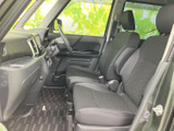 機能的な空間設計で、快適な運転をサポート。使いやすい配置で、操作性にも優れています。