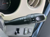 操作しやすいウインカーレバーで、スムーズな車線変更をサポート。安全運転に欠かせない機能です。