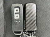★スマートキー★ かばんやポケットに入れたままでも、ドアの施錠開錠が可能なスマートキーを装備
