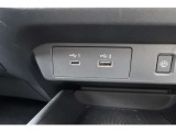 置くだけ充電機能などアクセサリーも充実