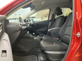 運転席からの視界は良好で、周囲の状況を把握しやすいです。ステアリング操作もスムーズに行えます。快適な運転環境です。