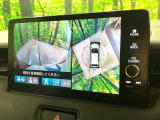 【マルチビューカメラシステム】専用のカメラにより、上から見下ろしたような視点で360度クルマの周囲を確認することができます☆死角部分も確認しやすく、狭い場所での切り返しや駐車もスムーズに行えます。
