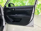 第三列シートは、いざという時に便利です。普段は荷室として活用できるので、実用性も高いですね。