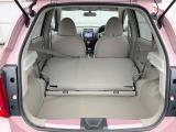 普段のお買い物や通勤、送迎等に十分な荷室スペースを確保しております。セカンドシートを倒すと、大きな荷物の積載も可能です♪