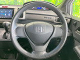 インテリアに合わせたデザインのステアリングは、運転される方のことも考え、運転しやすい形状、大きさです。是非一度、実際に触ってお確かめください。