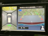 後方の状況を画面で確認できるので、狭い場所での駐車も安心です。安全な運転をサポートする、頼れる機能です。駐車が苦手な方にもおすすめです。