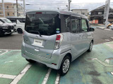 大きなガラスと、テールランプが印象的なリヤビューです。コンパクトな軽自動車なのに、室内は広く、運転し易いお車ですよ!!紫外線をカットしてくれるガラスが全面に付いています!!