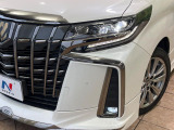 【シーケンシャルターンランプ付きLEDヘッドライト】人気の『流れるウィンカー』付きのLEDヘッドライトを装備♪高級感はもちろん、点灯時は存在感たっぷりで他車からも認識されやすく安心です。
