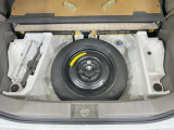 ★スペアタイヤ 十分な荷室スペースを確保しております。セカンドシートを倒すと、大きな荷物の積載も可能です♪
