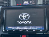 大型ディスプレイが視認性を高め、快適なドライブをサポート。様々な情報をスムーズに確認でき、運転もより安全になります。操作も直感的に行えます。