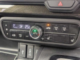 オートエアコンで温度を設定するだけで快適な車内環境を維持することができます!