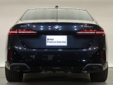 BMWのお車は、走行の安定性とコーナリングの良さを追求し、思い通りにハンドルの操作可能です。試乗車もご用意しておりますので、ぜひ&ldquo;駆け抜ける歓びをご体感ください!