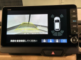 リバースギアに入れるだけで後方の表示へ切り替わります。夜間や雨の日の駐車も楽になりますよ。