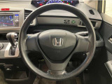 とても握りやすいステアリング!運転手の気持ちがそのまま伝わるかのような反応をしてくれます!!小物入れや各ボタンの配置にこだわり、とても使いやすいです!視認性も良いのでロングドライブもお任せ下さい!