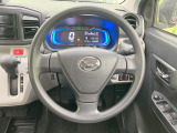 インテリアに合わせたデザインのステアリングは、運転される方のことも考え、運転しやすい形状、大きさです。是非一度、実際に触ってお確かめください。