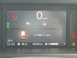 視認性の高いメーター類で、運転に必要な情報を的確に把握できます。運転に集中できる、シンプルで分かりやすいデザインです。