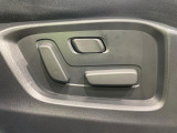 【パワーシート】スイッチ一つで簡単にシートの微調整が可能!電動だから力もいりません!快適なシートポジションにセットして、快適なドライブをお楽しみください。