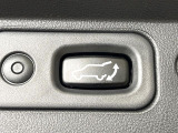 【パワーバックドア】スマートキーや運転席のボタンを押すだけでリアゲートが自動で開閉します!荷物を持っている時や、高い位置にあるバックドアを閉める際に便利な機能です♪