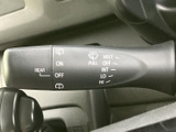 雨の日の運転をサポートするワイパーレバー。速度調整や間欠機能など、状況に合わせて使い分けられます。操作も簡単です。