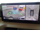 見下ろしているかのような映像で、駐車もスムーズにできる。アラウンドビューモニター