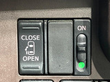 【パワースライドドア】スマートキーや運転席のスイッチでスライドドアの開閉が可能♪電動だから力を入れてドアを開ける必要が無く、小さいお子様でも、重い荷物を持っている時もラクに開け閉めできます♪
