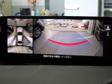 360度ビューカメラを搭載。4方の小型カメラの映像を処理し、車両真上からの映像に変換しています。駐車時大いに役に立ちます。