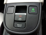 スイッチ操作で簡単にパーキングブレーキを作動可能。停車時にブレーキを保持するブレーキホールド機能付きで渋滞時や信号待ちでの運転負担を軽減します。