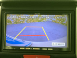 後方確認をサポートするモニターが搭載されています。駐車時や狭い道での運転も安心。安全運転をサポートする頼もしい機能です。