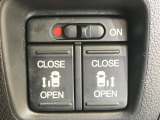 【両側パワースライドドア】スマートキーや運転席のスイッチで後席両側スライドドアの開閉が可能♪電動だから力を入れてドアを開ける必要が無く、小さなお子様でも簡単に開け閉めでき快適です♪