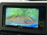 狭い道や駐車場でも、後方の状況を確認しやすく、安全に駐車をサポート。運転に自信がない方にもおすすめです。