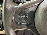 ステアリングにオーディオ操作スイッチが付いています。オーディオ画面に直接タッチしなくても操作が出来ますので、運転に集中できます。