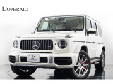 G63が入庫いたしました。人気の高いダイヤモンドホワイトのエクステリアに、落ち着きのあるマキアートベージュ/エスプレッソブラウンのインテリアを組み合わせた、上質で存在感あふれる一台です。