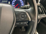 前方の車との車間を設定し、スピードを上げたり緩めたりを自動で行ってくれる追尾式の「レーダークルーズ」。上級装備の一つです!高級車にしかつかない嬉しい機能です。