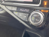 【オートエアコン】一度お好みの温度に設定すれば、車内の温度を検知し風量や温度を自動で調整。暑い&hellip;寒い&hellip;と何度もスイッチ操作をする必要はありません。快適な車内空間には必須の機能ですね♪