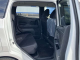 後席フロア部は段差が無いので足元の窮屈さを感じません。車内クリーニングと外装の磨きをしてあります。