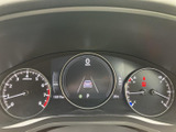 視認性の高いメーター類で、運転に必要な情報を的確に把握できます。洗練されたデザインが、上質な空間を演出します。