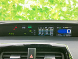 視認性の高いメーターは、運転に必要な情報をドライバーにわかりやすく伝えます。洗練されたデザインも魅力です。