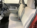 高いホールド性で運転姿勢が安定します。長距離ドライブでも疲れにくいのが魅力です。快適なドライビングライフをお送りください♪