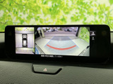 後方確認をサポートするバックモニター。狭い場所での駐車や、見通しの悪い場所での移動も安心です。ガイドライン表示で、より安全に。
