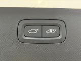 【パワーバックドア】スマートキーや運転席のボタンを押すだけでリアゲートが自動で開閉します!荷物を持っている時や、高い位置にあるバックドアを閉める際に便利な機能です。