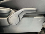 運転席はご自身の適切な運転ポジションへ移動可能なラチェットが付いております。